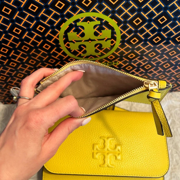 Tory Burch Thea Flat Wallet Crossbody Bag Yarrow Gold Yellow - Picture 12 of 16